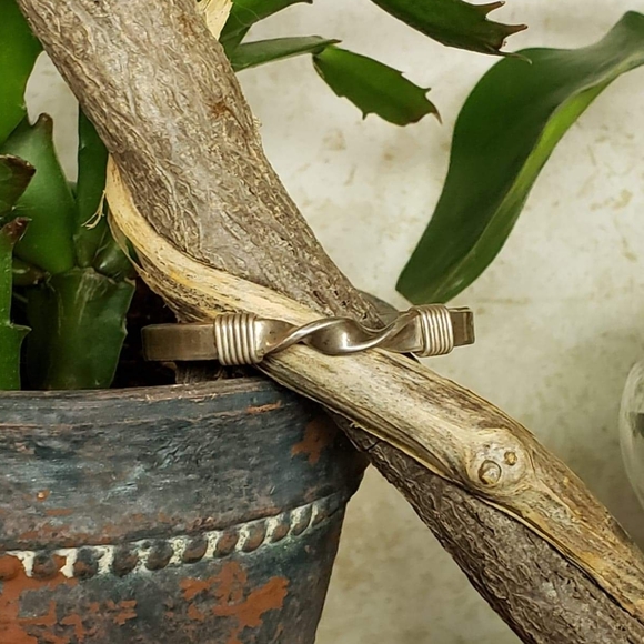 Indigenous Jewelry - Picture 7 of 8